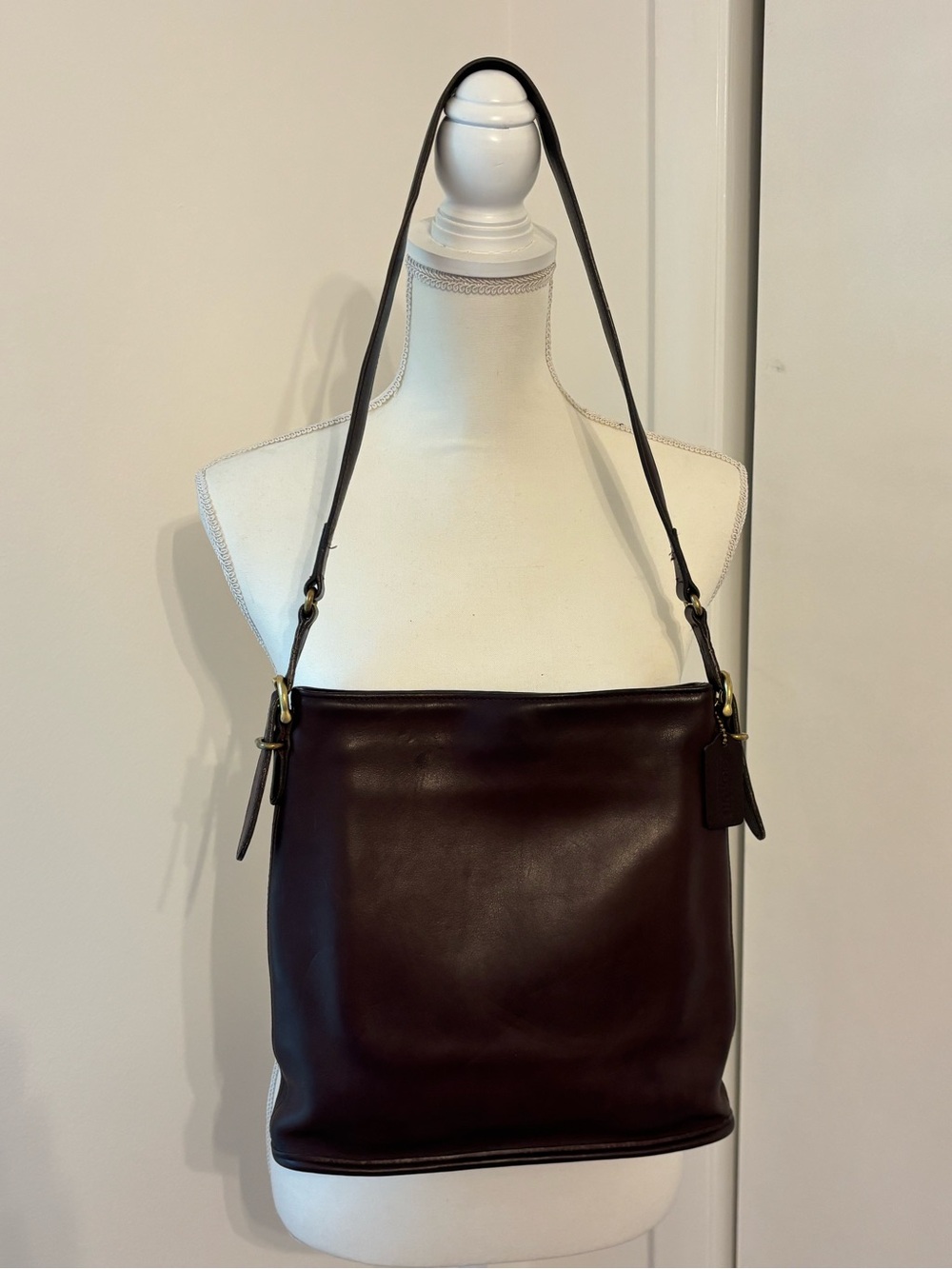 Coach 1997 Vintage Slim Equestrian Leather Shoulder Bag in Mahogany